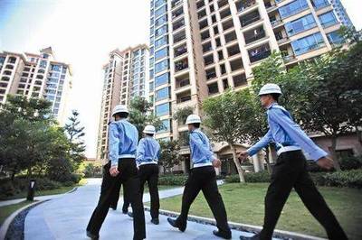 佛山一女子拒繳半年物業(yè)費(fèi)!原因是物業(yè)公司違約在先?