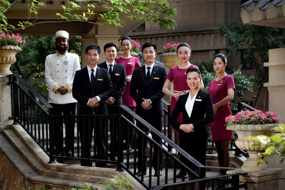 藍(lán)光進(jìn)化論 | “兩只手”卡位現(xiàn)代服務(wù)業(yè),搶灘萬億級藍(lán)海市場