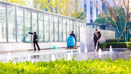 實力擔當丨興業物聯再獲“中國華中區域物業服務領先品牌”殊榮